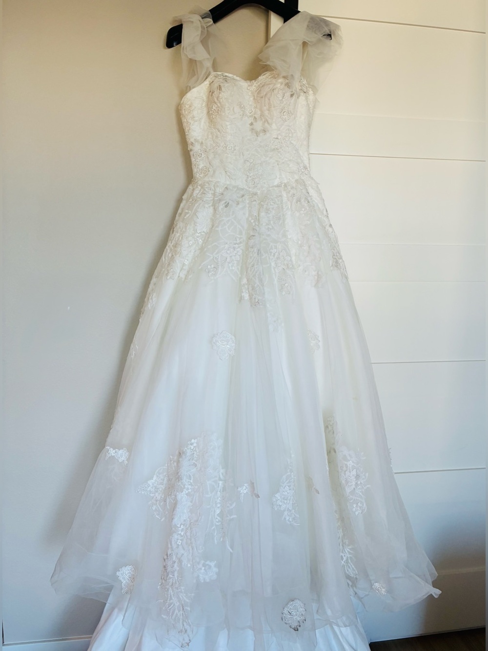 Size M Stunning Lace Wedding Gown